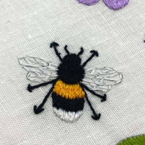 Bumble Bee and Daisy Embroidery Kit, DIY embroidery, Craft gift, Hand embroidery set, Modern Embroidery image 5