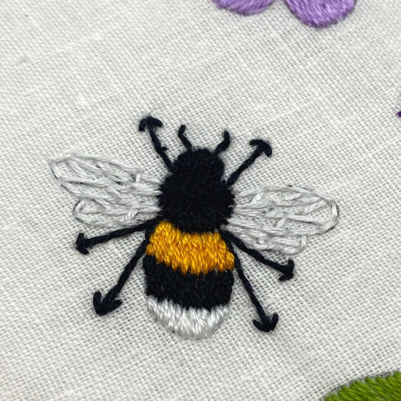 Bumble Bee and Daisy Embroidery Kit, DIY embroidery, Craft gift, Hand embroidery set, Modern Embroidery image 5