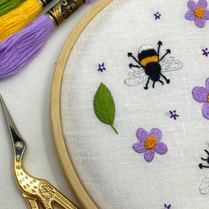 Bumble Bee and Daisy Embroidery Kit, DIY embroidery, Craft gift, Hand embroidery set, Modern Embroidery image 7