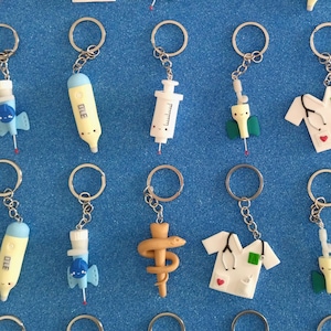 Bomboniere Laurea Medicina e Infermieristica – Ciondoli Kawaii in Fimo Personalizzabili