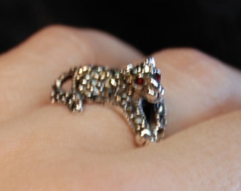 Marcasite and Ruby or Garnet Eyed Big Cat Kitty Cat Ring in Vintage Sterling Silver Sz 7.25  #BKB-KRNG131