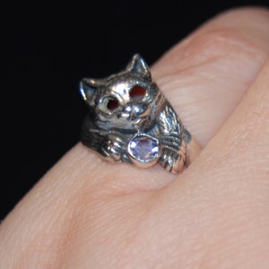 Jahrgang Sterling Silber Lounging verspielt Kitty Katze mit Amethyst Ball halb Ewigkeit Band wickeln Ring Sterling 925 #BKB-KRNG161