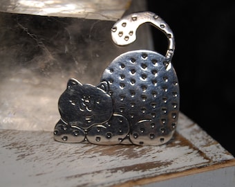 DelMundo Spotted Speckled Kitty Cat Brooch in Vintage Sterling #BKB-KBRCH239