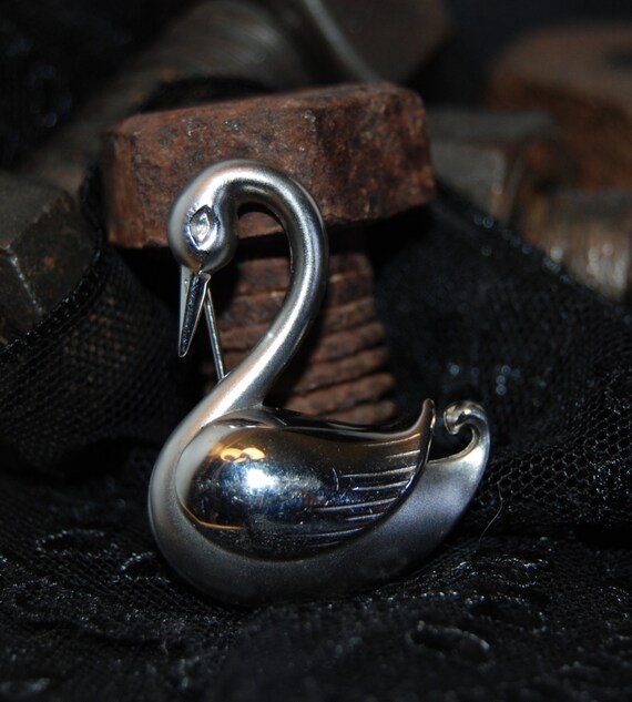 Wells Swan Brooch in Vintage Designer Sterling Sil