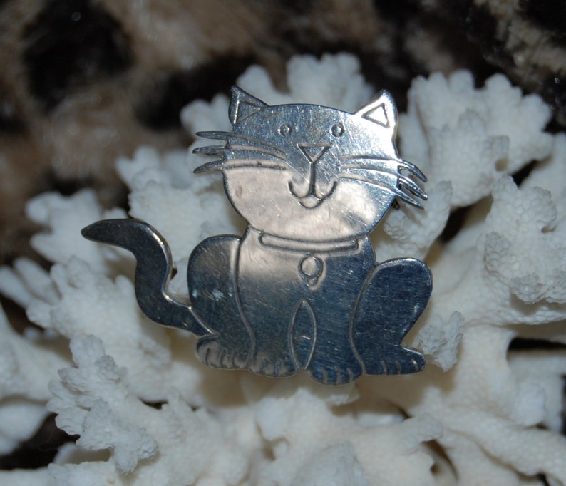 Vintage Fat Cute Sterling Silver Kitty Feline Smiling Happy Faced Furry Fluffy Lazy Cat #BKB-KBRCH166