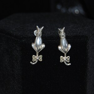 Vintage Kitty Cat Silouette Marcasite Bow Tied Tail and Collar Accents Earrings #BKC-KERNG73