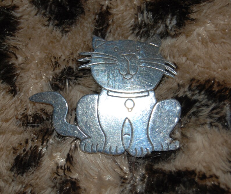 Vintage Fat Cute Sterling Silver Kitty Feline Smiling Happy Faced Furry Fluffy Lazy Cat #BKB-KBRCH166