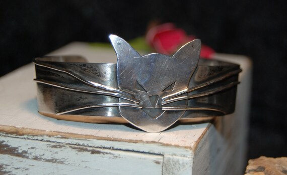 Large Unique Kitty Cat Face and Whisker Bangle Cu… - image 7