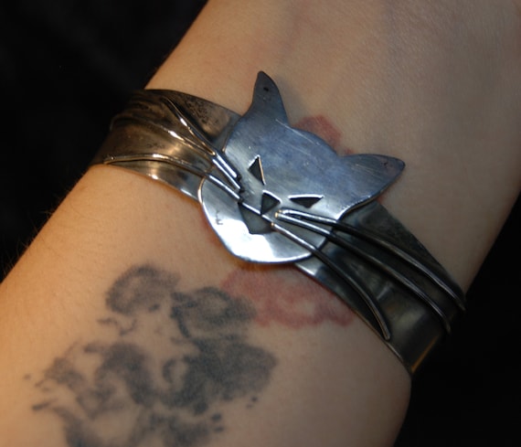 Large Unique Kitty Cat Face and Whisker Bangle Cu… - image 4