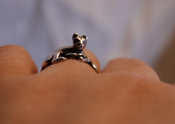 Delicately Detailed Kitty Cat Ring in Vintage Ste… - image 10
