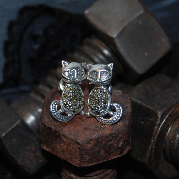 Vintage Marcasite Bellied Kitty Cat Earrings #BKC-KERNG70