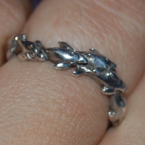 Einzigartige Vintage Sterling Silber acht Schwimmen tanzen Delphin Halb Ewigkeit Wirbel wellig Band Ring Sterling 925 #BKB-RNGNST77