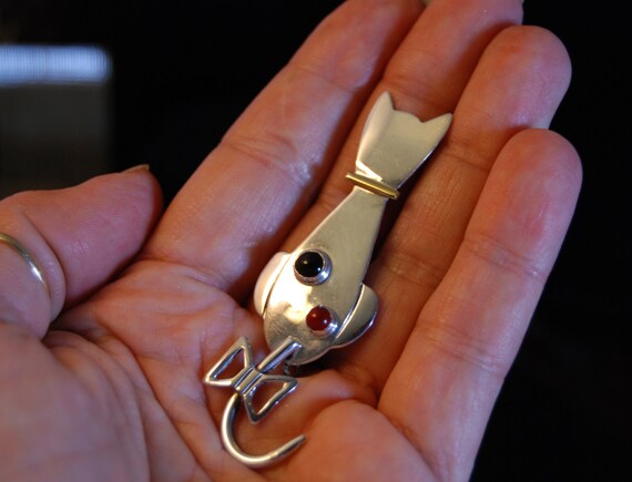 Jeweled Black and Red Moving Cat Tail Brooch in V… - image 2