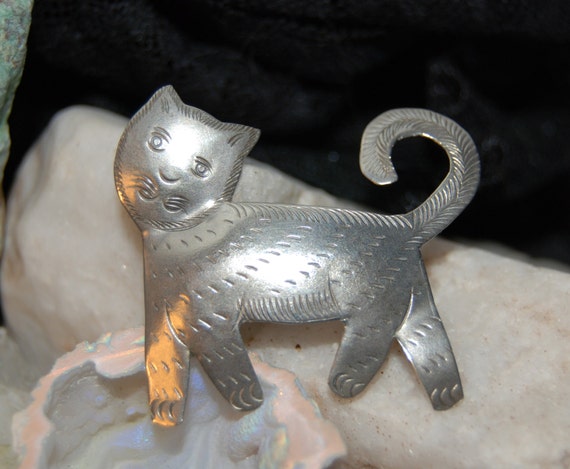 Cute Cat Bracelet - 7 Inch Magnetic Clasp, Black, White & Gold Enamel Design
