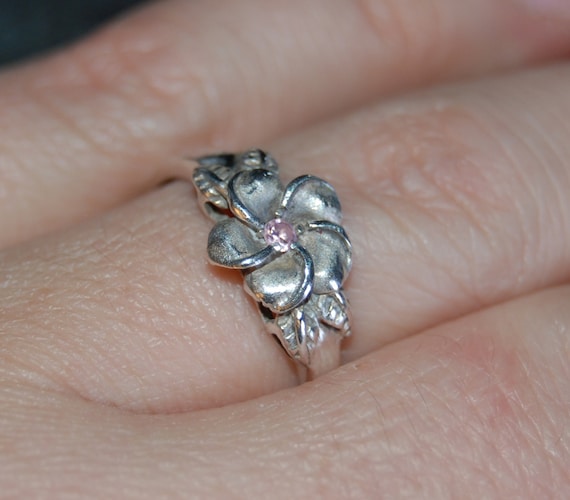 Sterling Silver Vintage Classic Daisy Frangipangi