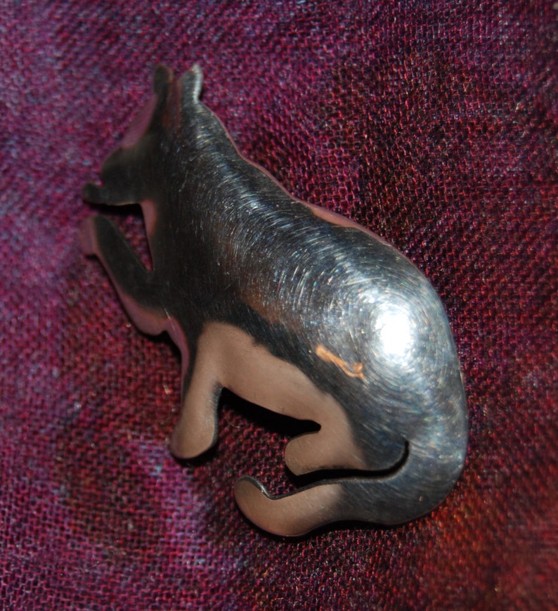 Vintage Retro Zirkus Sterling Silver Kitty Soft Polished Cat Feline Licking Paw Modernist Brooch #BKB-KBRCH135