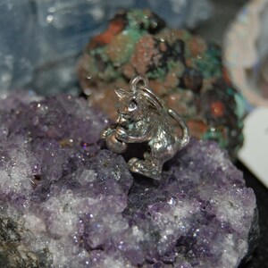 Vintage Detailed Classic Sterling Silver Cat Playing with Ball or Yarn Charm Pendant for Bracelet or Necklace #BKC-KCHRM102