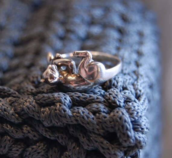 Delicately Detailed Kitty Cat Ring in Vintage Ste… - image 4