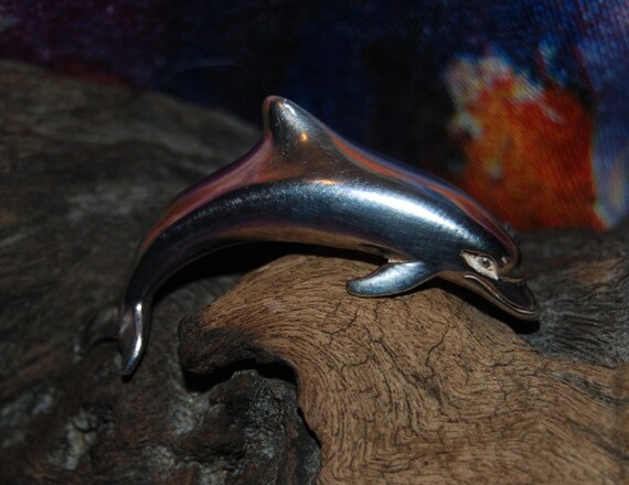 Vintage Sterling Silver Classic Dolphin Brooch - image 2