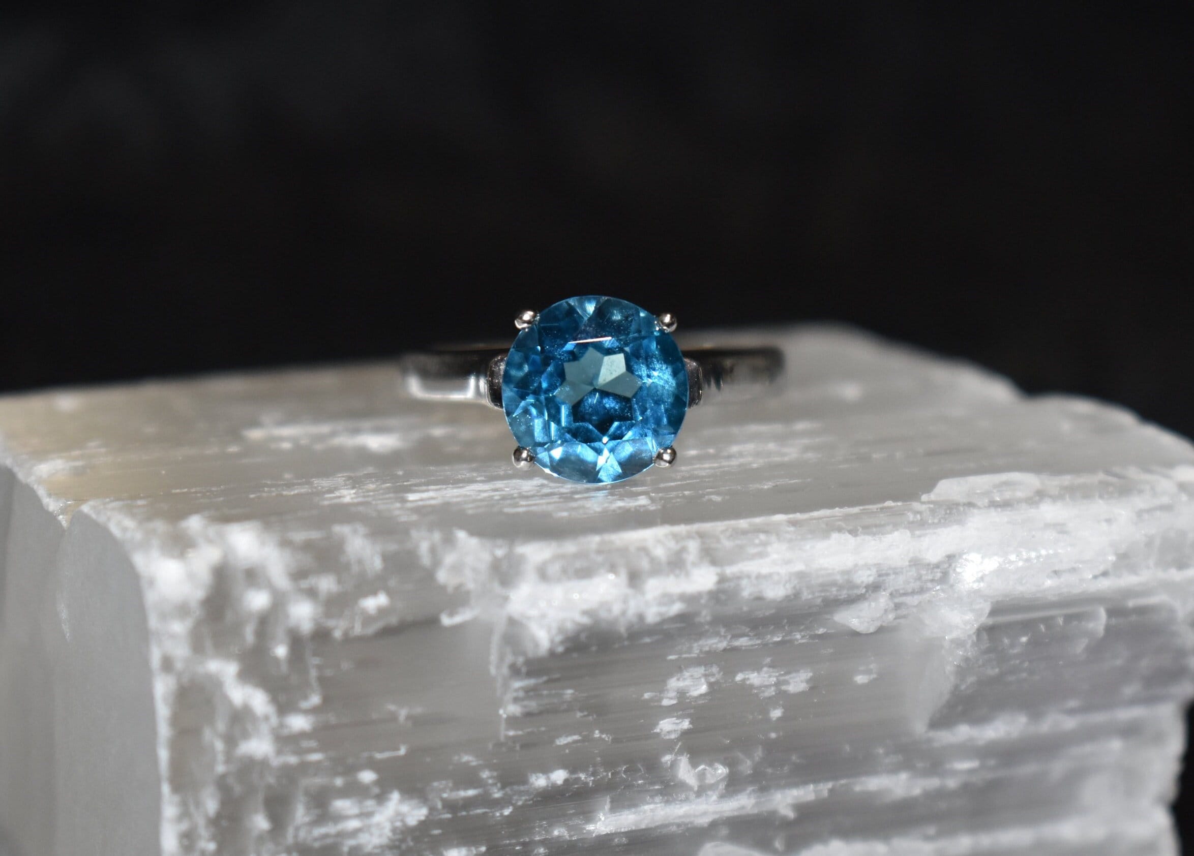 アイドル BLUE PARADISE BLUE RING - SOUNGHANBIN Pear-Shaped Oceanic Blue Topaz & White Lab-Created Sapphire