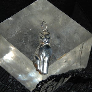 Vintage Seated Kitty Cat Pendant in Sterling #BKB-KCHRM151