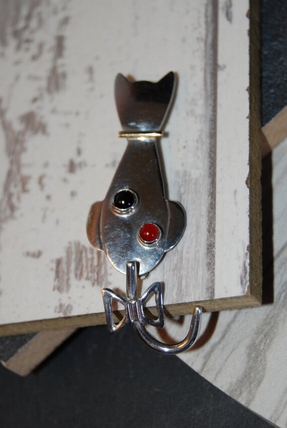 Jeweled Black and Red Moving Cat Tail Brooch in V… - image 4