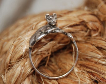 Delicately Detailed Kitty Cat Ring in Vintage Sterling Silver #BKB-KRNG126