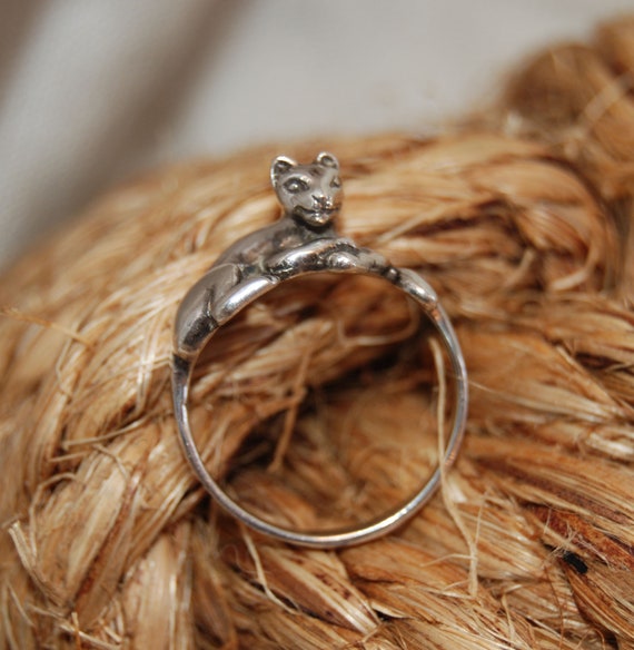 Delicately Detailed Kitty Cat Ring in Vintage Ste… - image 1