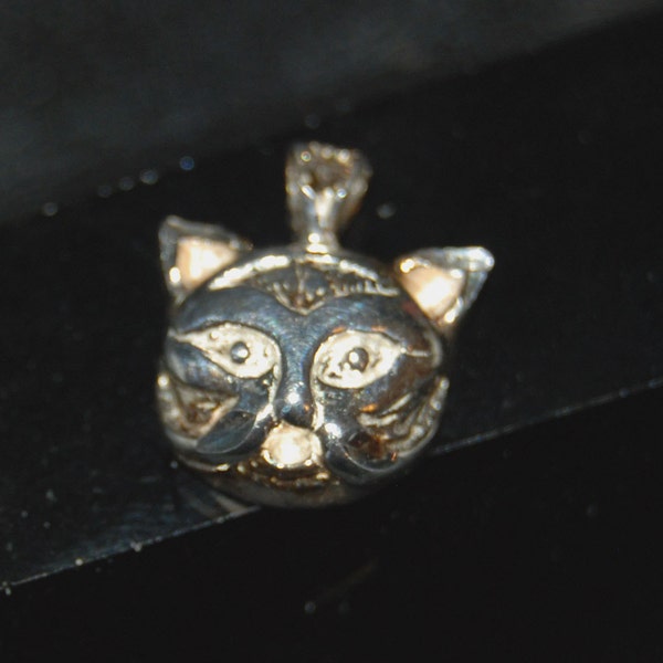 Vintage Sterling Silver Feline Face Etched Cat Eyes Tribal Marked Charm for Bracelet or Necklace #BKC-KCHRM245