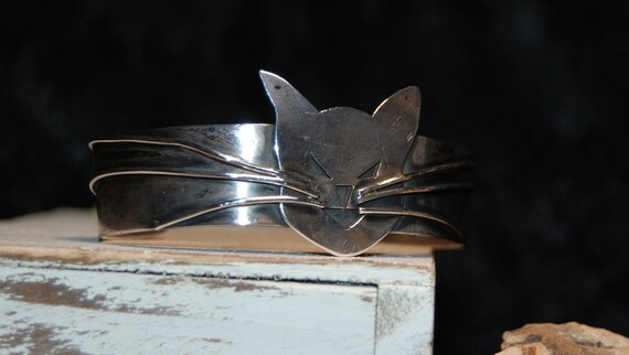 Large Unique Kitty Cat Face and Whisker Bangle Cu… - image 8
