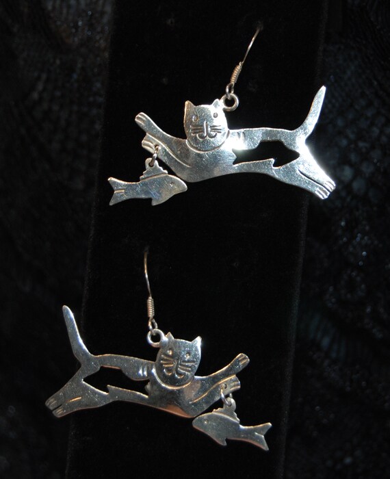 Vintage Kitty Cat with Cut Out Fish Sterling Earr… - image 3