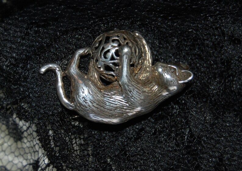 Jezlaine Vintage Sterling Feline Silver Kitty Cat with Filigree Yarn Art Noveau Bad Kitty at Play Brooch #BKB-KBRCH170
