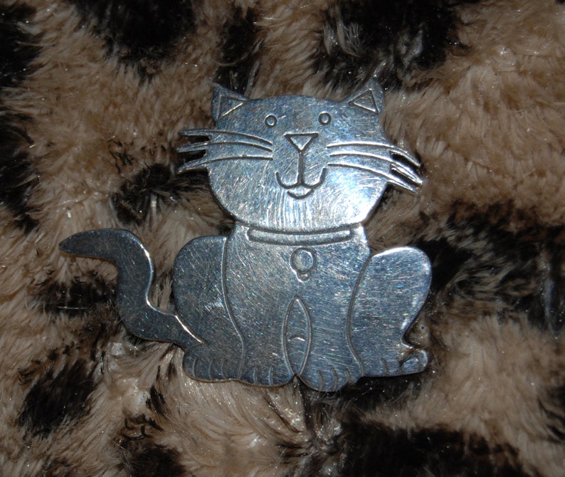 Vintage Fat Cute Sterling Silver Kitty Feline Smiling Happy Faced Furry Fluffy Lazy Cat #BKB-KBRCH166