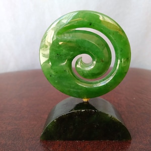 Nephrite jade spiral Koru statue. S231