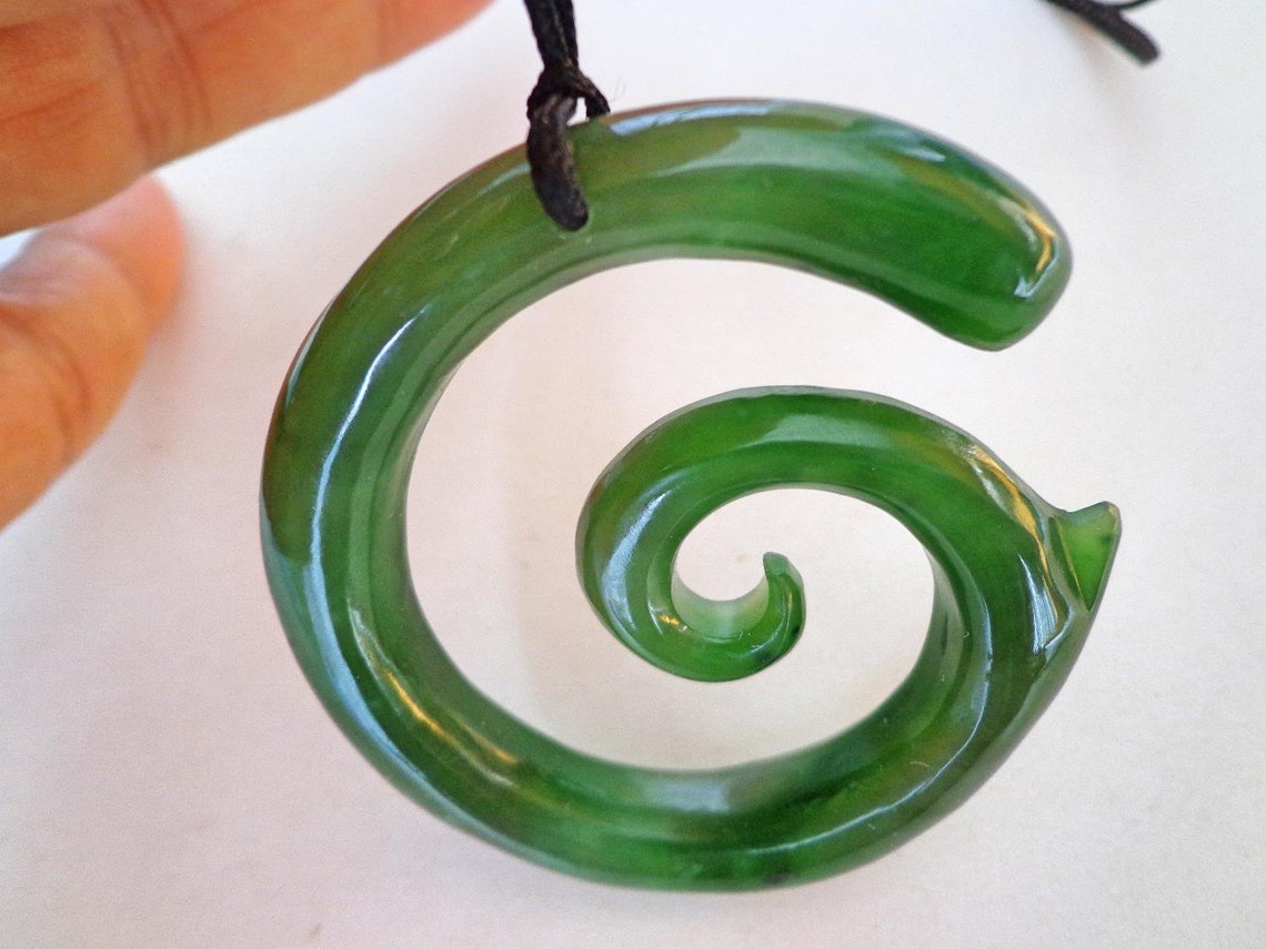 29815 Nefriet jade bol van 68mm
