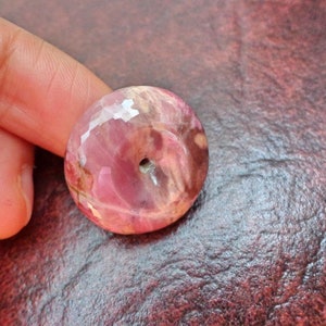Rhodonite gemstone faceted safe round pendant .S537