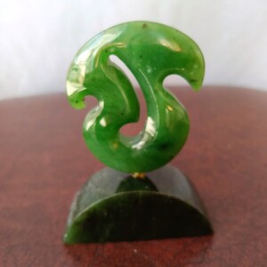 Nephrite jade abstract statue. S234