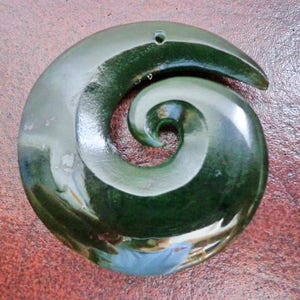 41 mm Nephrite jade Maori Koru spiral pendant -  S497