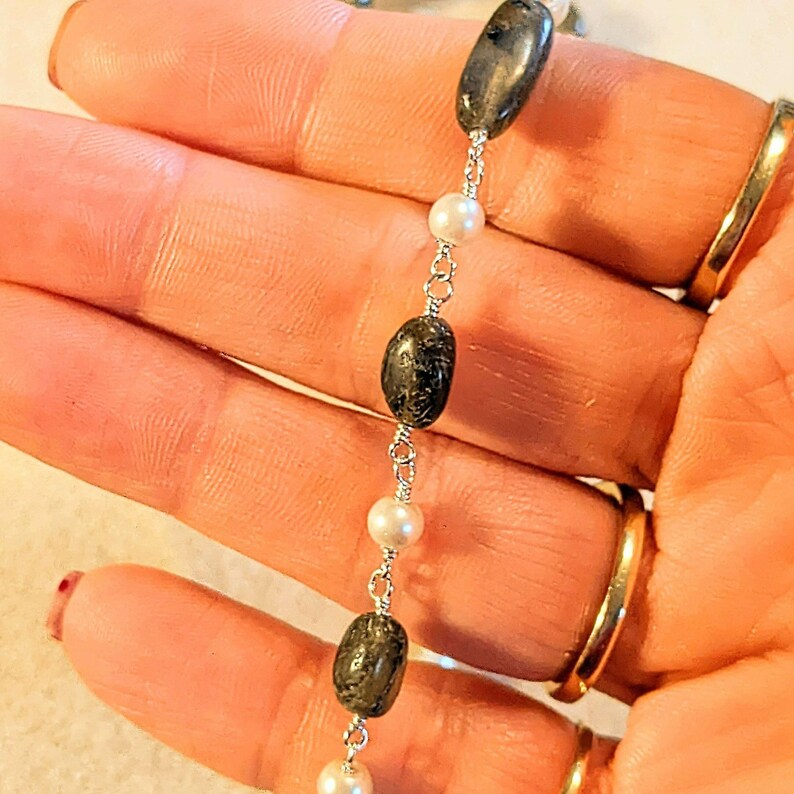 Labradorite Oval Bead and Pearl Necklace, 20 inch - - LadybugfeetDesigns -