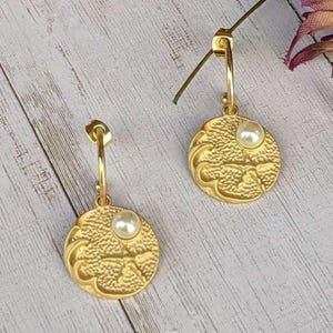 Sandy Beach Pearl hoop earrings, Gold - 16mm - - LadybugfeetDesigns -