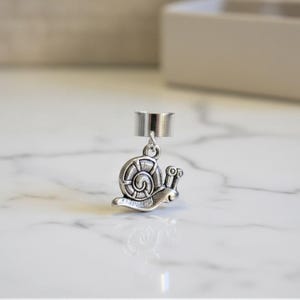 Snail ear cuff, Silver - - LadybugfeetDesigns -