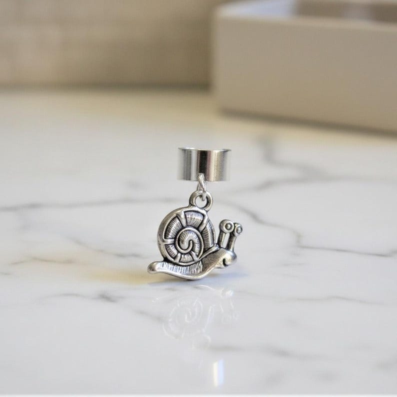 Snail ear cuff, Silver - - LadybugfeetDesigns -