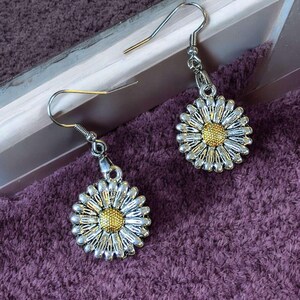 Silver Sunflower/Daisy dangle earrings