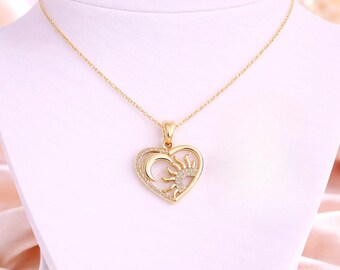 Collar con diseño de sol, luna y corazón, color dorado - 20 pulgadas