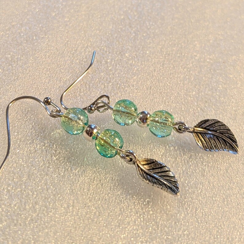 Leaf Crackle Glass Earrings - - LadybugfeetDesigns -