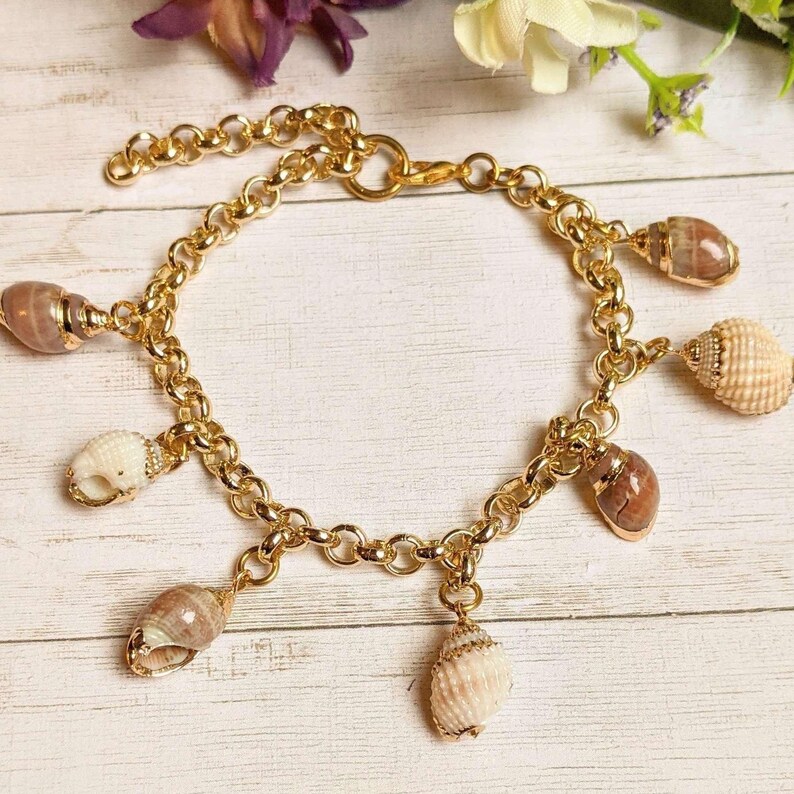 Genuine Conch Seashell Charm Bracelet - - LadybugfeetDesigns -