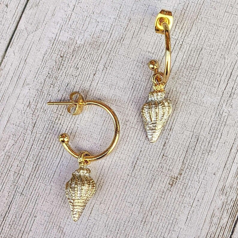 White Pearl Conch Seashell gold hoop earrings, Hoop Drop, 16mm - - LadybugfeetDesigns -
