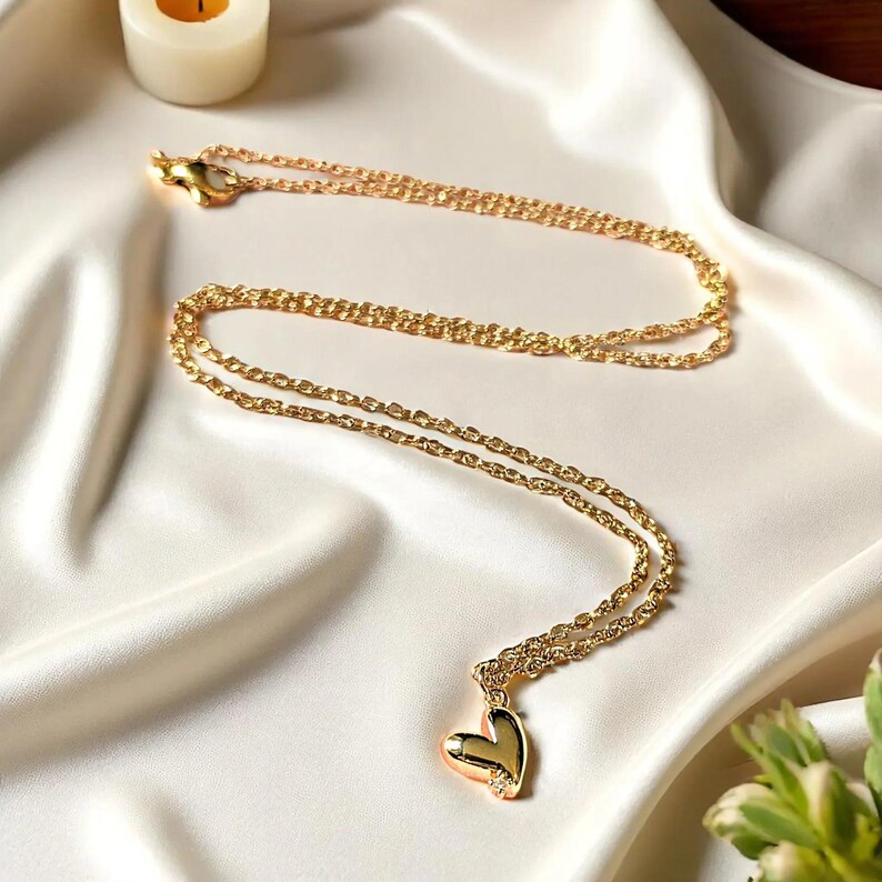 Heart necklace, Gold - 20 inch - - LadybugfeetDesigns -