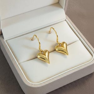 Fancy Heart dangle earrings, Gold - - LadybugfeetDesigns -