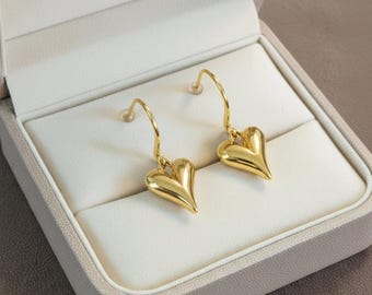 Fancy Heart dangle earrings, Gold